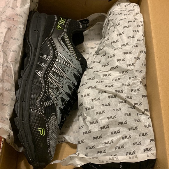 Fila Trail Running 8.5 Brand new Never Worn - Picture 3 of 4